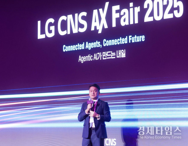 LG CNS AI클라우드사업부장 김태훈 전무가 30일 여의도 콘래드호텔에서 열린 LG CNS 고객 초청 행사 ‘AX 페어 2025’에서 환영사를 하고 있다. /사진= LG CNS