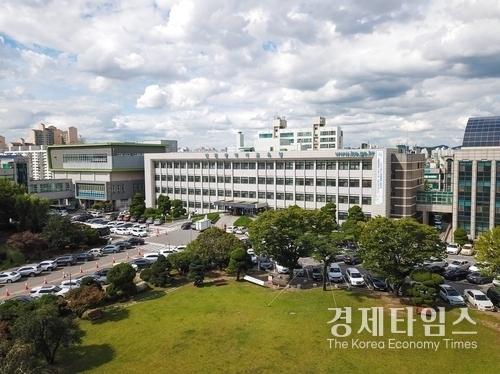 인천시교육청은 귀성객과 지역 주민들의 주차 편의를 위해 관내 학교 및 소속 기관 주차장 176개소를 무료로 개방한다고 밝혔다. /사진=인천시교육청