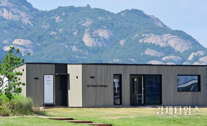 다음달 18일까지 서울 종로구 ‘열린송현 녹지광장’ 전시되는 스마트코티지 신모델 체험 공간. /사진 = LG전자