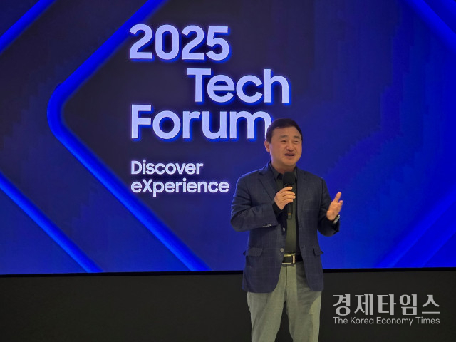 17일(현지시간) 미국 실리콘밸리에서 열린 ‘2025 테크 포럼’에서 삼성전자 DX부문장 직무대행 노태문 사장이 환영사를 하고 있다./사진=삼성전자