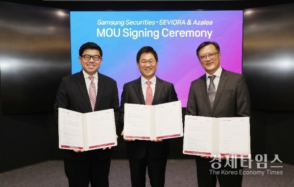 사진 왼쪽부터 가브리엘 림(Gabriel Lim) 세비오라 그룹(Seviora Holdings) 대표, 박종문 삼성증권 대표, 추엔야우(En Yaw Chue) 아젤리아 자산운용 대표가 기념 촬영을 하고 있다. /사진=삼성증권