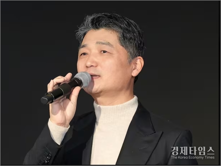 서울남부지법 형사합의15부(부장판사 양환승)는 21일 자본시장법 위반 혐의로 기소된 김범수 창업자와 배재현 전 카카오 투자총괄대표, 그리고 카카오·카카오엔터테인먼트 법인에 대해 모두 무죄를 선고했다.