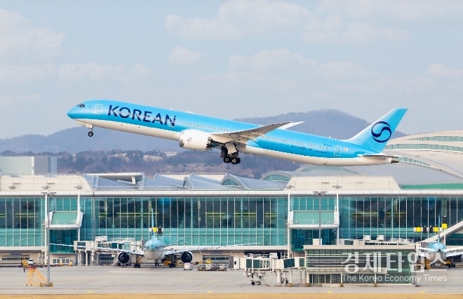 대한항공은 10월21일 공시를 통해 2025년 3분기 잠정 실적을 발표하고, 매출 4조85억원·영업이익 3763억원을 기록했다고 밝혔다. /대한항공 제공
