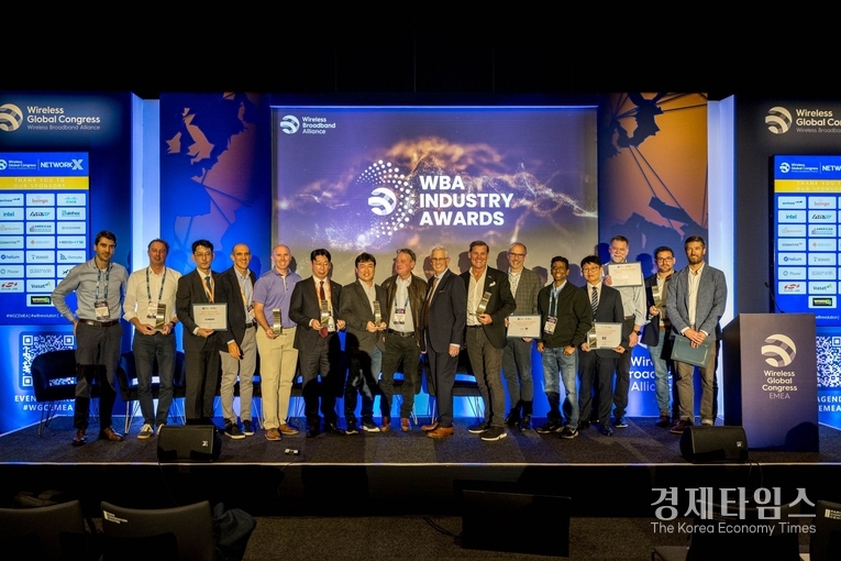 한국전력이 지난 10월15일 프랑스 파리에서 열린 ‘2025 WBA Industry Awards’에서 ‘전력구 특화 비상통신망 기술’의 공공 서비스 혁신성을 인정받아 ‘사회적 가치 창출부문 대상(Best Wi-Fi for Social Impact)’을 글로벌 유틸리티 기업으로는 최초로 수상했다. /한전 제공