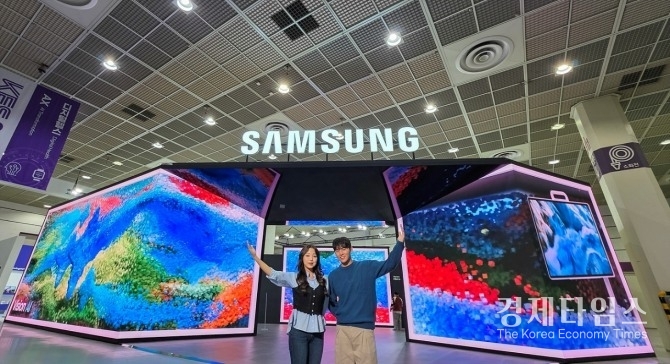 삼성전자가 서울 코엑스에서 열리는 'KES 2025(한국전자전)'에 참가해 주거부터 교육, 비즈니스까지 다양한 환경 속에서 일상을 혁신하는 최신 AI 제품과 기술을 선보인다. /사진=삼성전자