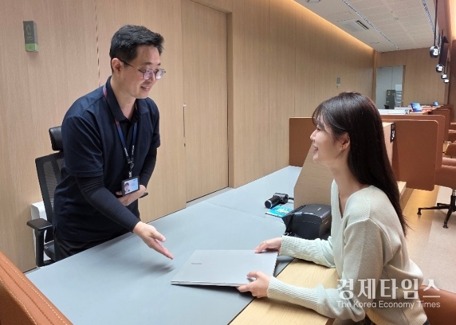 삼성전자가 23일부터 다음 달 22일까지 전국 삼성스토어에서 삼성전자 노트북 사용 고객을 대상으로 삼성 노트북 무료 점검을 진행한다. /사진=삼성전자