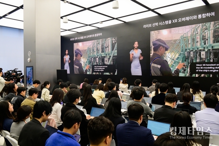 삼성전자 `갤럭시 XR' 출시와 관련해 진행된 미디어 질의응답 시간에서 취재 기자들이 갤럭시 XR의 AI 기능, 성능, 콘텐츠 파트너십, 디자인 등 다양한 질문을 쏟아내며 높은 관심을 보이고 있다. /사진= 삼성전자 