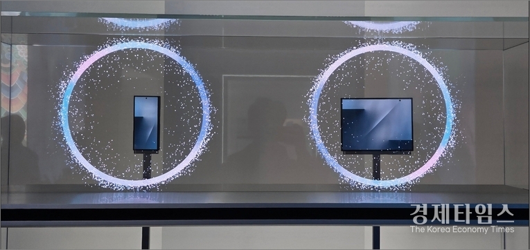 10월28일 경주 엑스포공원 옥외 특별관(에어돔)에서 열린 ‘K-테크 쇼케이스’에서 삼성전자는 트라이폴드폰을 처음으로 공개했다. /삼성전자 제공