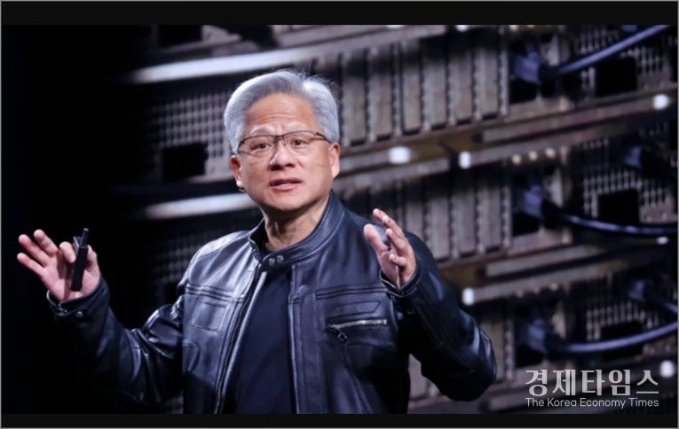 황 CEO는 10월28일(현지시간) 워싱턴 D.C.에서 열린 GTC 개발자 회의(GTC Developer Conference) 기조연설에서 “AI 모델은 충분히 강력해졌고, 고객들은 그 가치를 인식해 비용을 지불할 준비가 돼 있다”며“대규모 컴퓨팅 인프라 구축은 더 이상 실험이 아닌 필수적 투자”라고 강조했다.