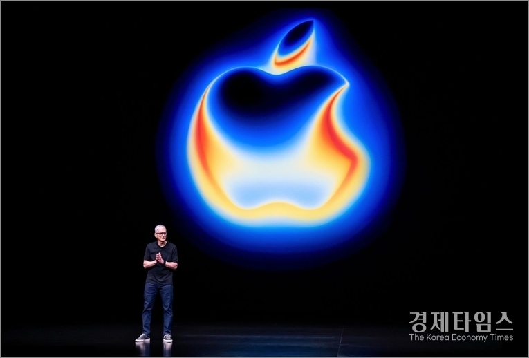 애플이 AI, 메타버스, 자율주행차 등 차세대 성장 축에서 주도권을 다시 잡아가고 있다는 분석도 나온다.