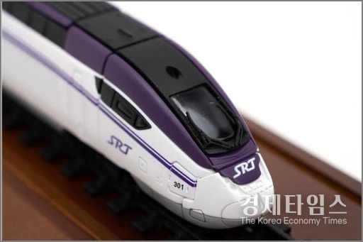 SRT 동력차 1:100 스케일 모형. /<strong>네이버 스마트스토어 ‘코이로샵’</strong>