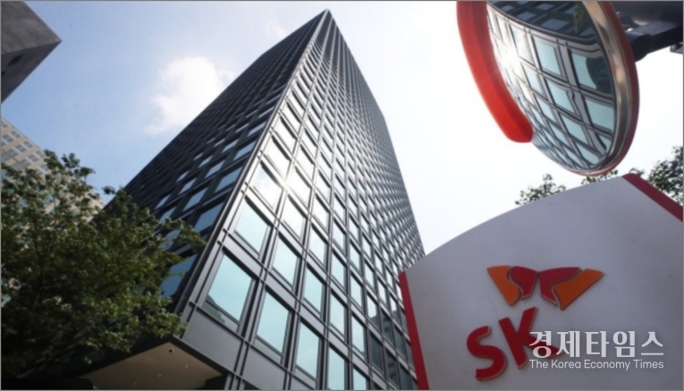 SK그룹 인사의 중심에는 AI 전환(AI Transformation, AX)이 있다.