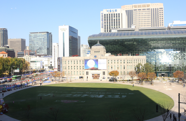 서울시는 서울광장에 노태우 전 대통령의 분향소를 설치 · 운영한다.