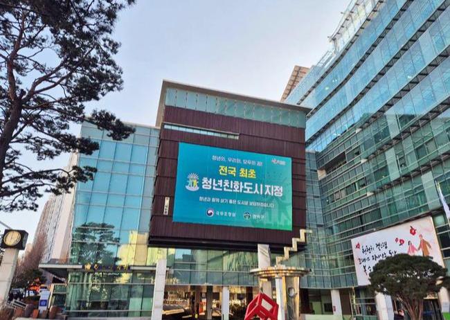 관악구(구청장 박준희)는 가정에서 발생하는 음식물쓰레기를 줄이기 위해 `가정용 음식물처리기(소형감량기) 구매 지원사업`을 추진한다.