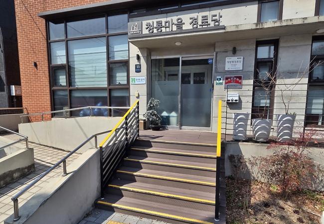 서울 서초구(구청장 전성수)가 치매 예방에 앞장서기 위해 4월부터 서초구 치매안심마을의 구립 경로당 4개소를 `치매안심경로당`으로 지정해 `찾아가는 치매예방 통합서비스`를 제공한다고 밝혔다.