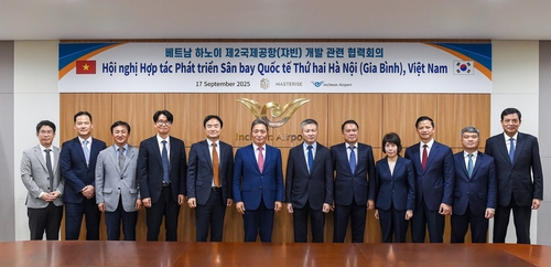 지난 17일 공사 회의실에서 베트남 정부 관계자와 '베트남 쟈빈 신공항 개발사업 관련 협력회의'를 진행했다. / 사진=인천국제공항공사