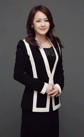 크로스오버 보컬리스트 김정이 KBS 아침마당을 통해 신곡 평화아리랑을 공개했다