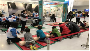 지난 2017년 심폐소생술 체험 모습