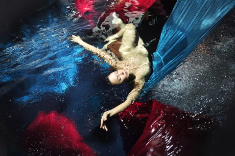 2018년 포 프라자에서 김가중 작가가 연출한 수중촬영