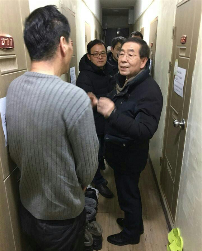 남대문 쪽방 현장 점검 중인 박원순 서울시장 (2018.01.11)