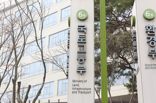 국토부는 22일 건축물관리법 시행령 제정안이 국무회의를 통과했다고 밝혔다.