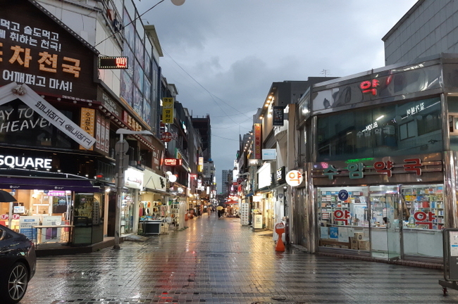 지난 9월 사회적 거리두기 강화 이후 한산해진 안양1번가의 모습. (경제타임스 자료사진)
