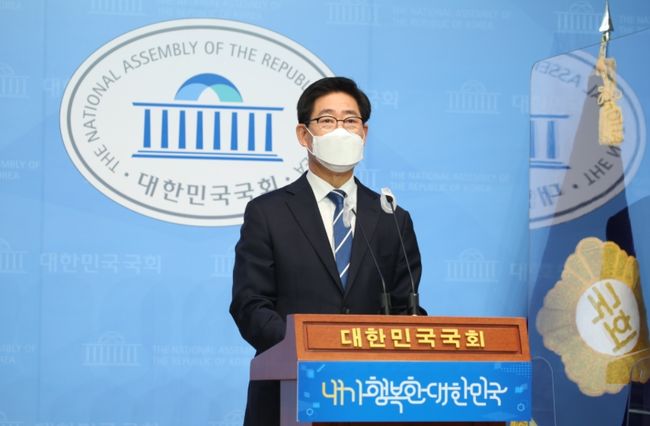 양승조 충남도지사가 28일 국회 소통관에서 대권 도전을 선언하고 대선 공약을 발표했다.