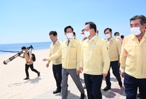 김부겸 국무총리가 20일 해수욕장 방역 현장점검에 나섰다. (사진=국무조정실)