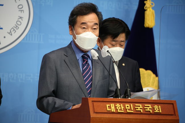 이낙연 더불어민주당 대선 경선 예비후보는 6일 토지공개념 3법 대표발의를 추진한다고 발표했다.