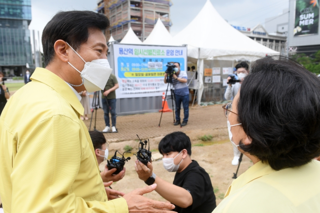 오세훈 시장이 9일 용산역 코로나19 임시선별진료소를 방문했다. (사진=서울시)
