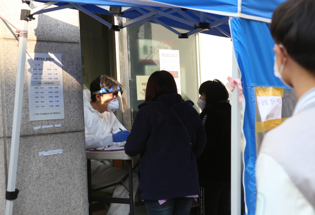 19일 0시 기준 코로나 신규 확진자는 1073명이다.