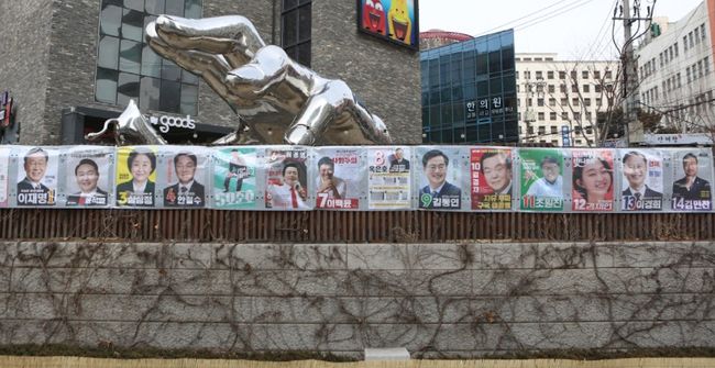 유권자들이 옥석(玉石)을 가려내기 위한 좋은 기회가 될 여야 대선 4명의 후보가 벌일 중앙선거관리위원회 주관 첫 토론회가 열린다.