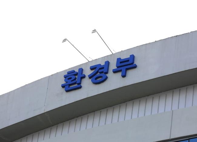 환경부는 안정적이고 효율적인 댐 관리 기본방향과 전략을 제시하기 위한 `댐건설 · 관리 주변지역지원 등에 관한 법률시행령 일부 개정령안이 6월 7일 국무회의에서 의결되어 6월 16일부터 시행된다고 밝혔다.