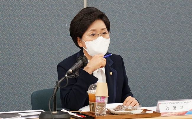 반도체산업 경쟁력 강화 특별위원회는 12일 오후 2시 서강대학교에서 `제3차 현장간담회`를 개최했다고 밝혔다. 사진은 양형자 위원장