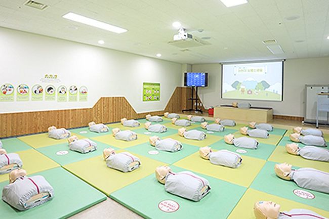 송파구가 오는 11월 11일 오후 송파구청 대강당에서 직원들을 대상으로 심폐소생술 및 화재안전 교육을 실시한다.