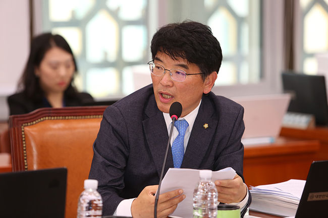 박완주 의원이 `정보통신망 이용촉진 및 정보보호 등에 관한 법률 일부개정법률안`을 대표발의했다.