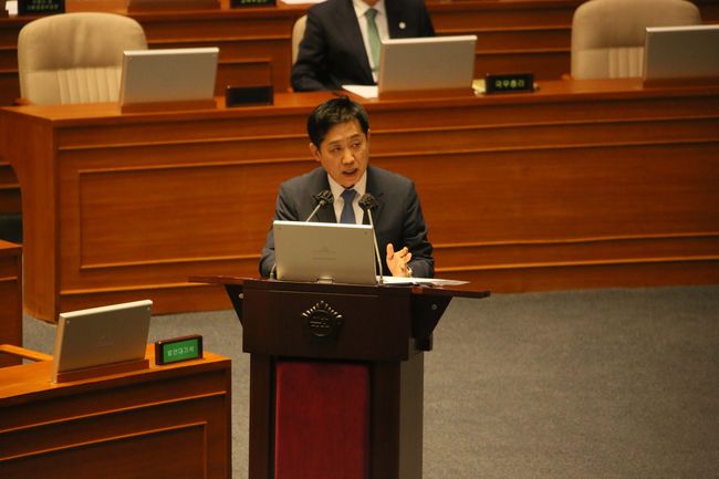 김주현 금융위원장이 4일 국회에서 열린 대정부질문에 참석했다.