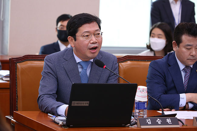 더불어민주당 김승원 국회의원(경기 수원시갑, 법제사법위원회)이 `장애인가족 지원법 제정안`을 4일 대표발의했다.