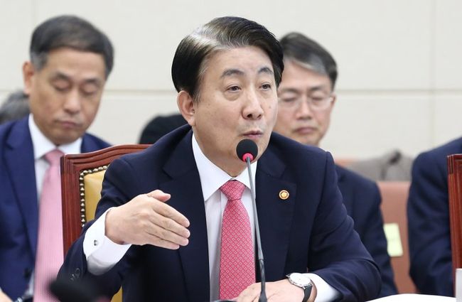 이동관 방송통신위원장