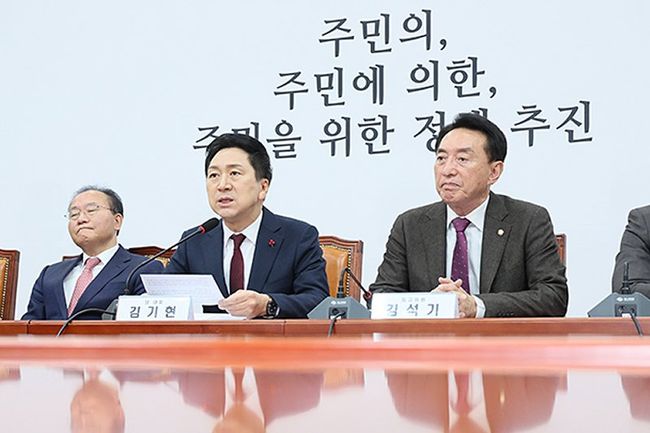 김기현 국민의힘 대표는 7일 열린 최고위원회의에서 예산안 처리에 대한 우려를 나타내며 민주당을 비판했다.