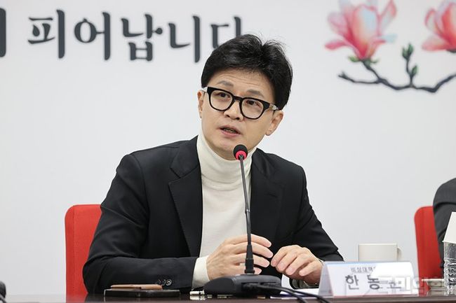 국민의힘 공천관리위원회는 14일 회의를 열어 전날 면접을 마친 총선 공천 신청자 중 권영세 · 배현진 · 조은희 의원과 나경원 전 의원 등 25명을 단수 공천하기로 의결했다.