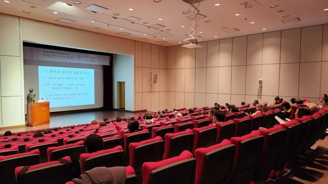 관악구(구청장 박준희)가 서울대학교(총장 유홍림)와 협력해 이 달부터 구민들을 위한 양질의 교육 프로그램을 제공한다.