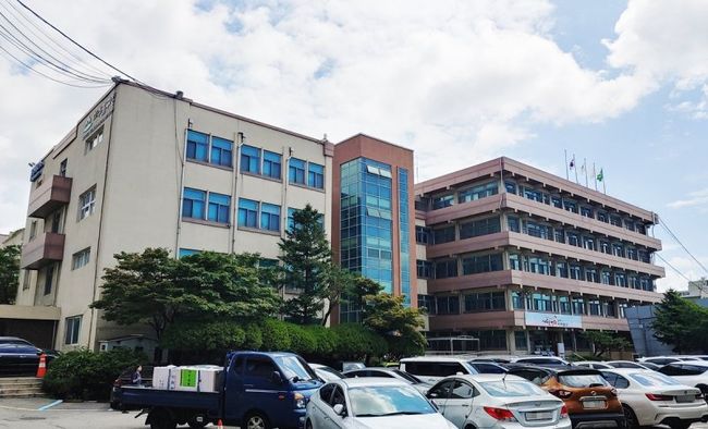 인천 미추홀구(구청장 이영훈)는 4일 전세사기피해 예방을 위한 전세보증금반환보증 보증료 지원사업 대상을 일정 소득 이하 청년에서 전 연령으로 확대 시행한다고 밝혔다.