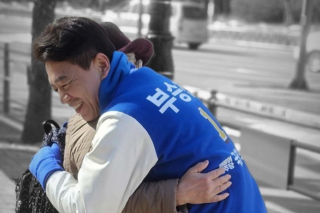 부승찬 용인병 더불어민주당 국회의원 후보는 21일 `용인시는 이름만 노인복지주택인 고기동 분양 아파트 건설 인가를 즉각 취소하라`고 주장했다.