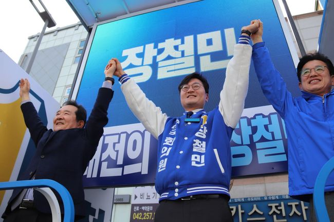 31일(일) 오후 정세균 전 국무총리와 허태정 더불어민주당 상임공동선대위원장(전 대전시장)가 대전 동구 중앙시장을 방문해 장철민 후보 지지를 호소했다.