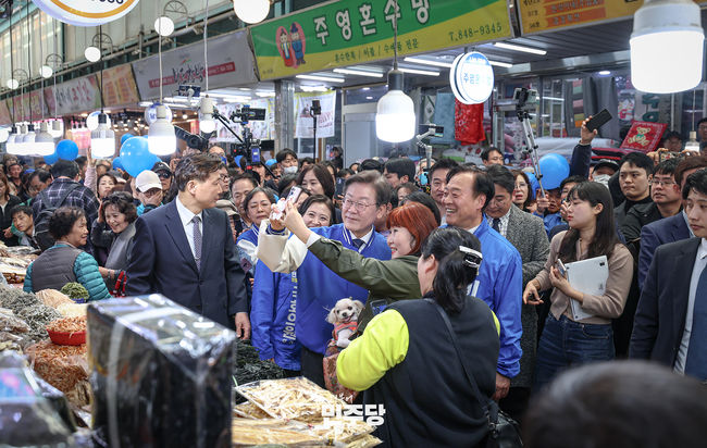 더불어민주당 경기도당(위원장 김병욱, 분당을)은 경기북부특별자치도에 대한 이재명 대표의 발언을 두고 국민의힘 후보, 도의원 등 의 비난 기자회견에 국민의힘 경기북부특별자치도 법적 절차인 여론을 확인하기 위한 경기도의 주민투표 시도를 무산시킨 것은 윤석열 정권”이라며 반박문을 발표했다.