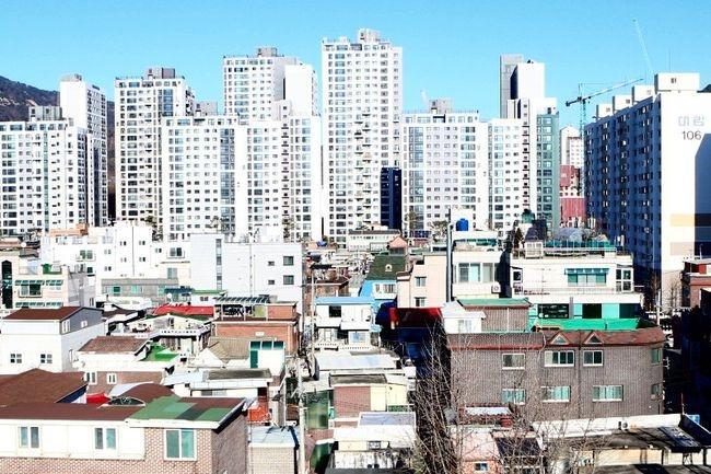 국토교통부는 수요자 맞춤형 임대주택 공급을 위해 공공주택사업자(지자체, 한국토지주택공사, 지방공사 등)를 대상으로 특화 공공임대주택 공모를 실시한다.