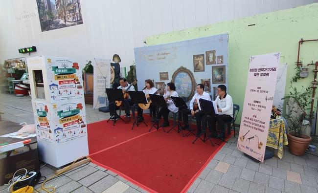 서울 용산구(구청장 박희영)가 이태원 앤틱가구거리에서 오는 25 · 28일 4일간 오전 10시부터 오후 6시까지 열리는 `앤틱＆빈티지 봄 페스티벌`을 지원한다.