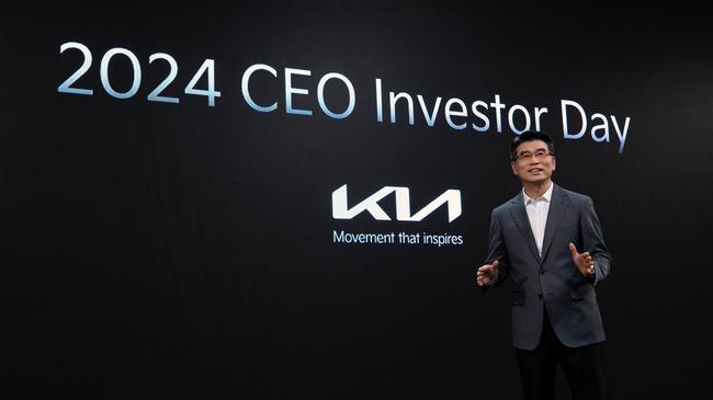 기아는 5일 여의도 콘래드 호텔에서 `2024 CEO 인베스터 데이(CEO Investor Day)`를 개최하고 투자자와 애널리스트 등을 대상으로 `지속가능한 모빌리티 솔루션 기업`으로의 전환을 위한 리스크 대응 방안과 중장기 사업 전략, 재무 목표 등을 공개했다.