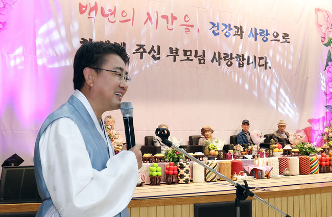 2024년 어버이날 기념 장수 어르신 축하 잔치에 참석한 오승록 노원구청장